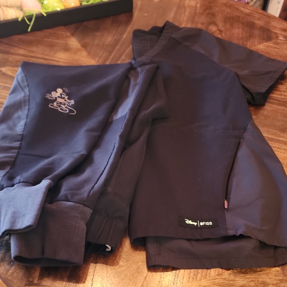 Disney x FIGS Black Scrub Set (M)